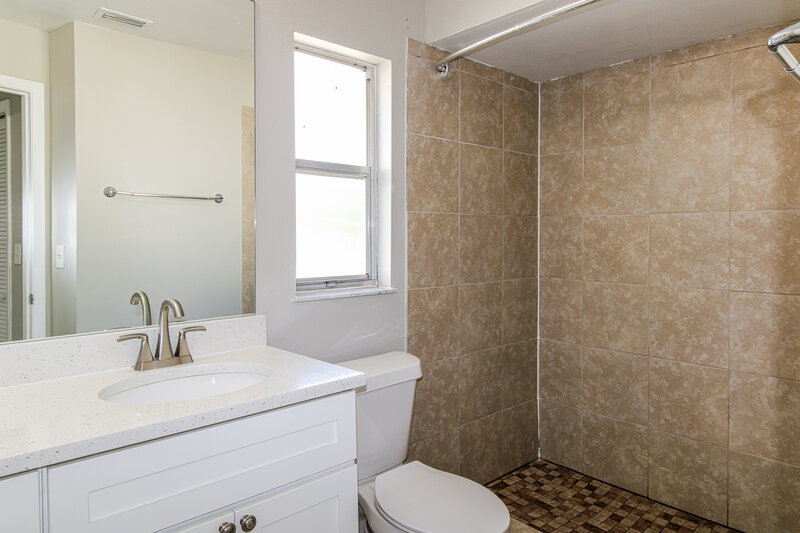 1,890/Mo, 10142 Bannister St Spring Hill, FL 34608 Main Bathroom View