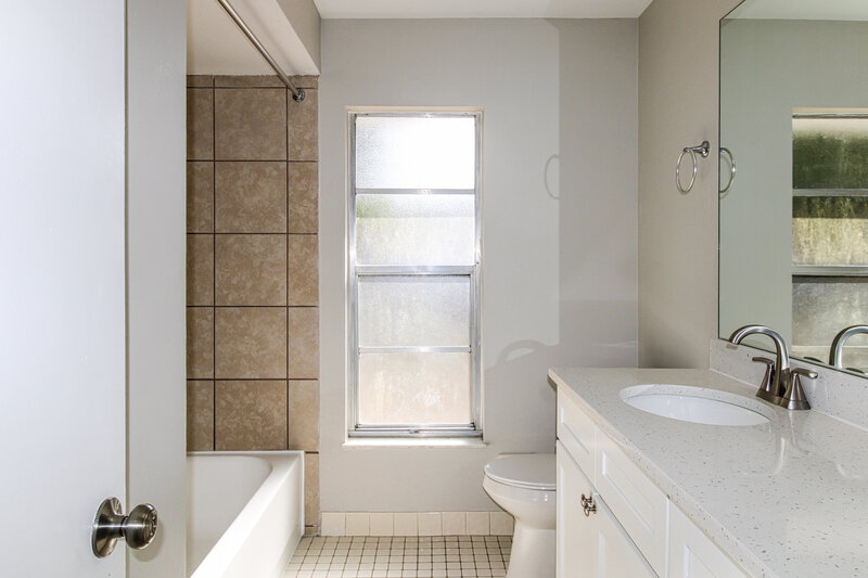 1,890/Mo, 10142 Bannister St Spring Hill, FL 34608 Bathroom View
