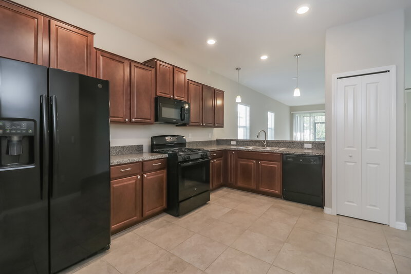 2,625/Mo, 8724 Forget Me Not Ct Land O Lakes, FL 34637 Kitchen View