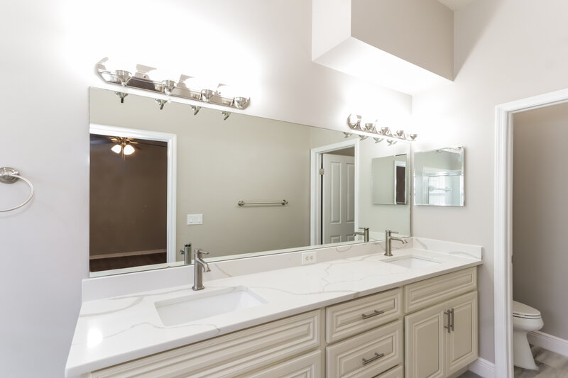 4,160/Mo, 28506 Tall Grass Dr Zephyrhills, FL 33543 Main Bathroom View