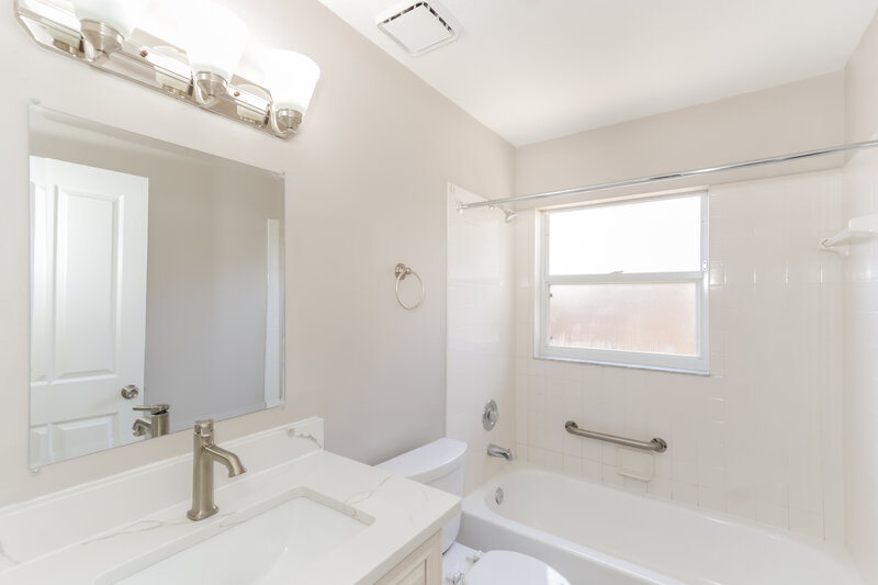 4,160/Mo, 28506 Tall Grass Dr Zephyrhills, FL 33543 Bathroom View