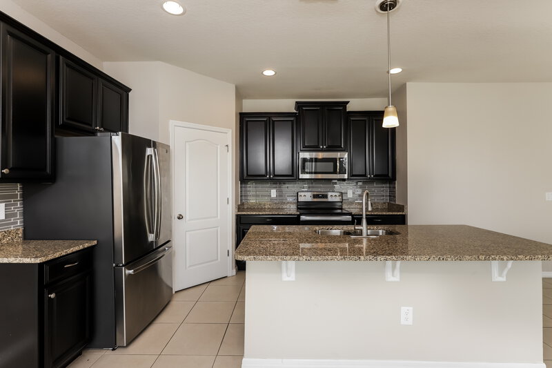2,770/Mo, 11343 Hudson Hills Ln Riverview, FL 33579 Kitchen View 2
