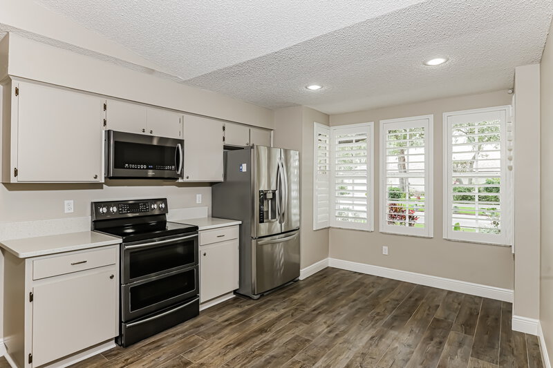 2,520/Mo, 2558 Wrencrest Cir Valrico, FL 33596 Kitchen View