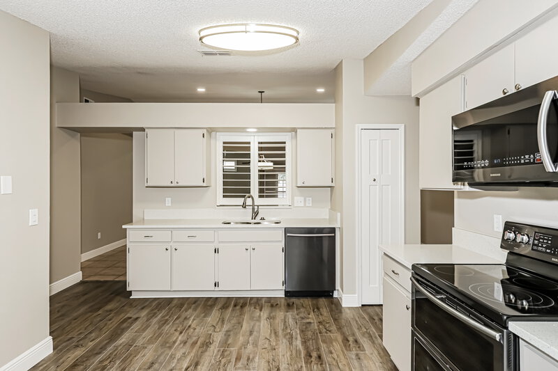 2,520/Mo, 2558 Wrencrest Cir Valrico, FL 33596 Kitchen View 3