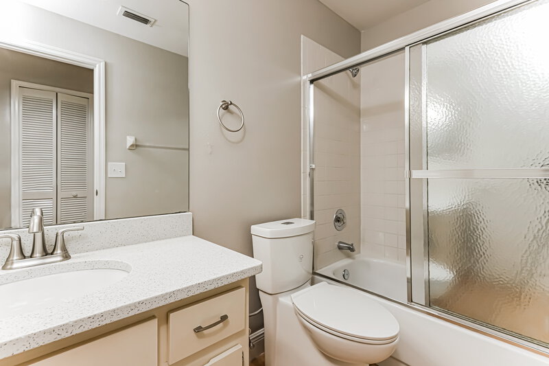 2,520/Mo, 2558 Wrencrest Cir Valrico, FL 33596 Bathroom View