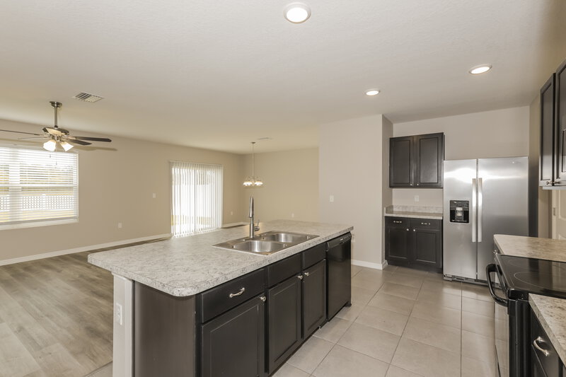 2,420/Mo, 10012 Merry Fawn Ct Sun City Center, FL 33573 Kitchen View