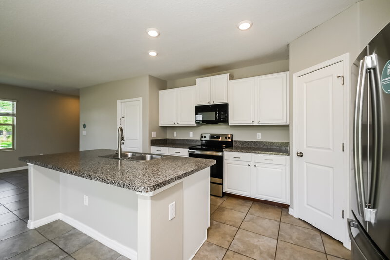 2,305/Mo, 7311 Ozello Trail Ave Sun City Center, FL 33573 Kitchen View
