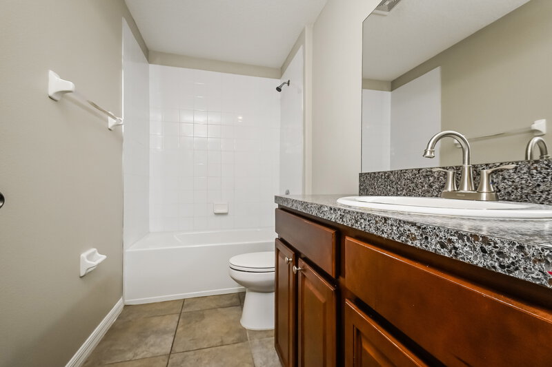 2,305/Mo, 7311 Ozello Trail Ave Sun City Center, FL 33573 Bathroom View 2