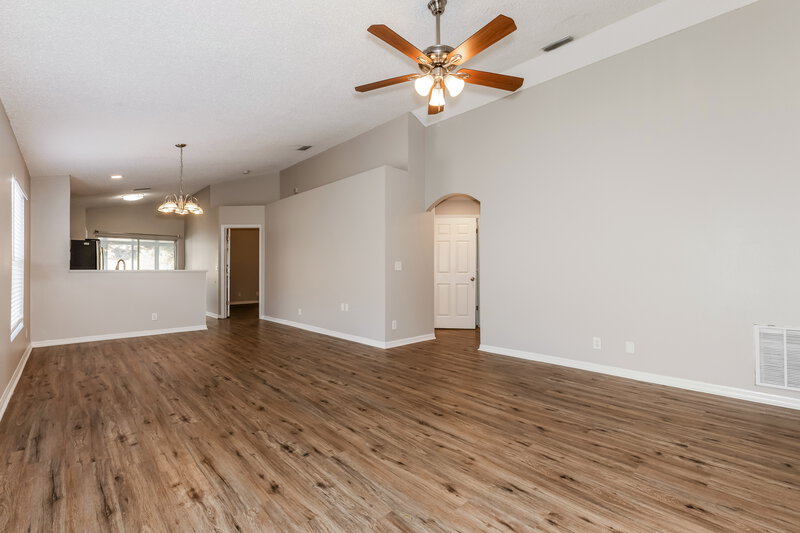 1,900/Mo, 810 Cape Cod Cir Valrico, FL 33594 Living Room View 2