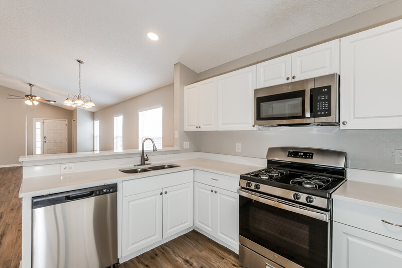 1,900/Mo, 810 Cape Cod Cir Valrico, FL 33594 Kitchen View 2