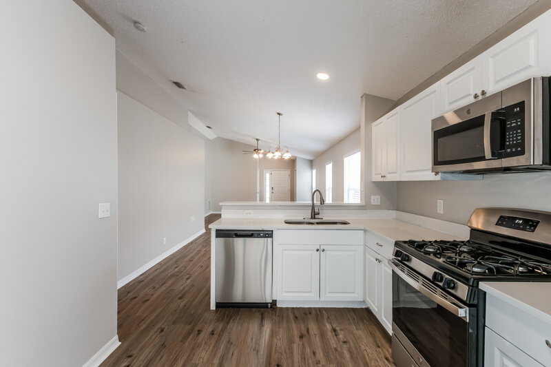 1,900/Mo, 810 Cape Cod Cir Valrico, FL 33594 Kitchen View 3