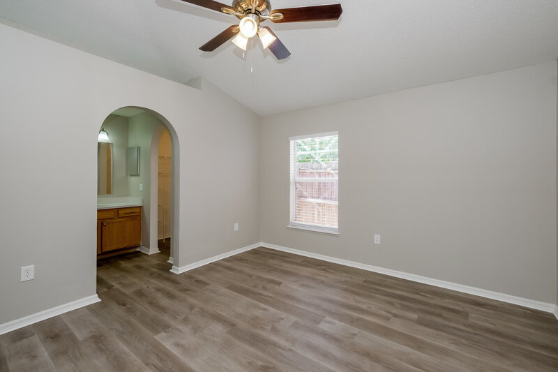 1,880/Mo, 10613 Opus Dr Riverview, FL 33579 Main Bathroom View