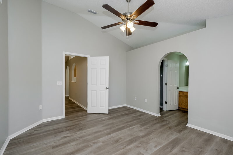 1,880/Mo, 10613 Opus Dr Riverview, FL 33579 Main Bathroom View 2