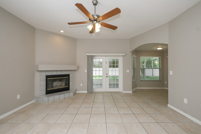 2,900/Mo, 13423 Beechberry Dr Riverview, FL 33579 Living Room View 2