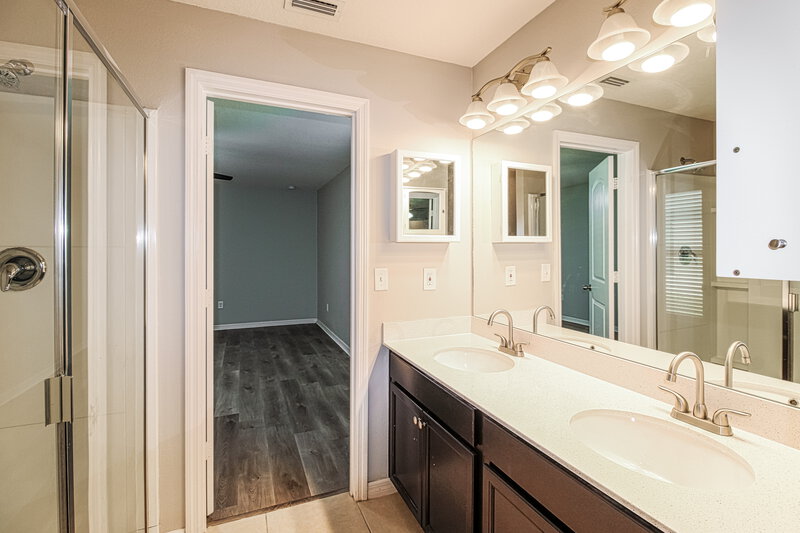 2,235/Mo, 6519 Redbay Dr Brooksville, FL 34602 Main Bathroom View