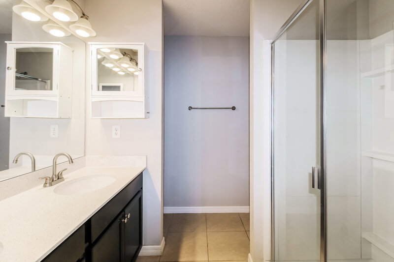 2,235/Mo, 6519 Redbay Dr Brooksville, FL 34602 Main Bathroom View 2
