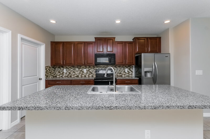 3,840/Mo, 17055 Peaceful Valley Dr Wimauma, FL 33598 Kitchen View 2