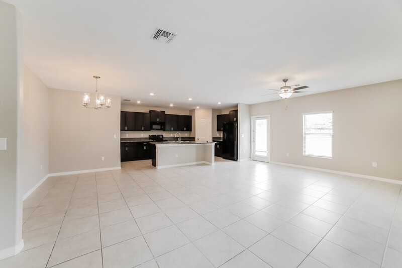 2,315/Mo, 914 Nutmeg Spice Pl Ruskin, FL 33570 Living Room View