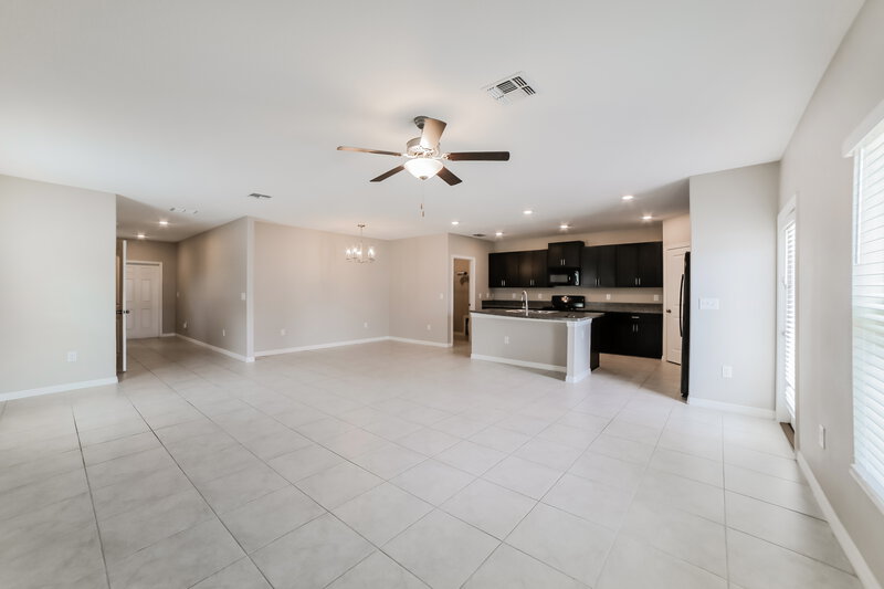 2,315/Mo, 914 Nutmeg Spice Pl Ruskin, FL 33570 Living Room View 2