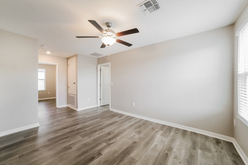 2,315/Mo, 914 Nutmeg Spice Pl Ruskin, FL 33570 Loft View