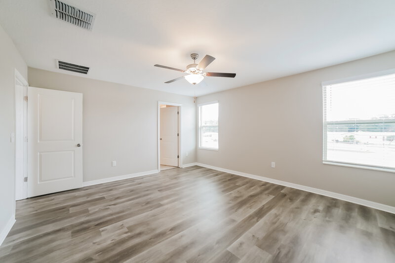 2,315/Mo, 914 Nutmeg Spice Pl Ruskin, FL 33570 Main Bedroom View