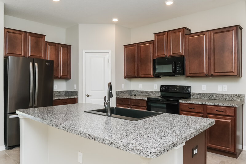 2,070/Mo, 6582 Wagon Trail St Zephyrhills, FL 33541 Kitchen View