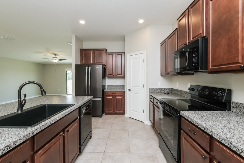 2,070/Mo, 6582 Wagon Trail St Zephyrhills, FL 33541 Kitchen View 2