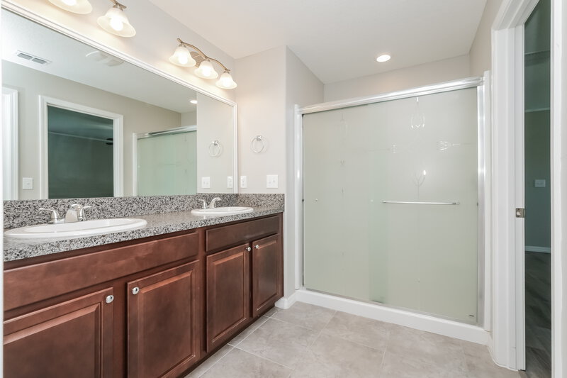 2,070/Mo, 6582 Wagon Trail St Zephyrhills, FL 33541 Main Bathroom View