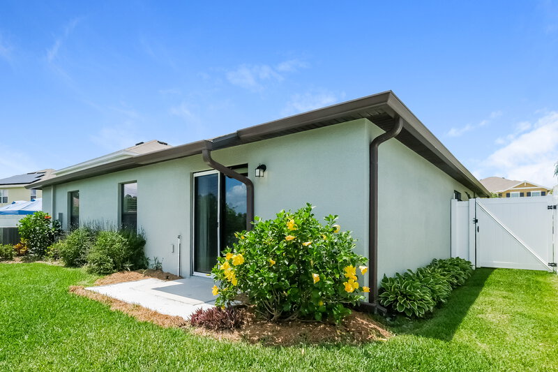 2,070/Mo, 6582 Wagon Trail St Zephyrhills, FL 33541 Rear View 2