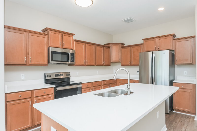 4,120/Mo, 7545 Turtle View Dr Ruskin, FL 33573 Kitchen View