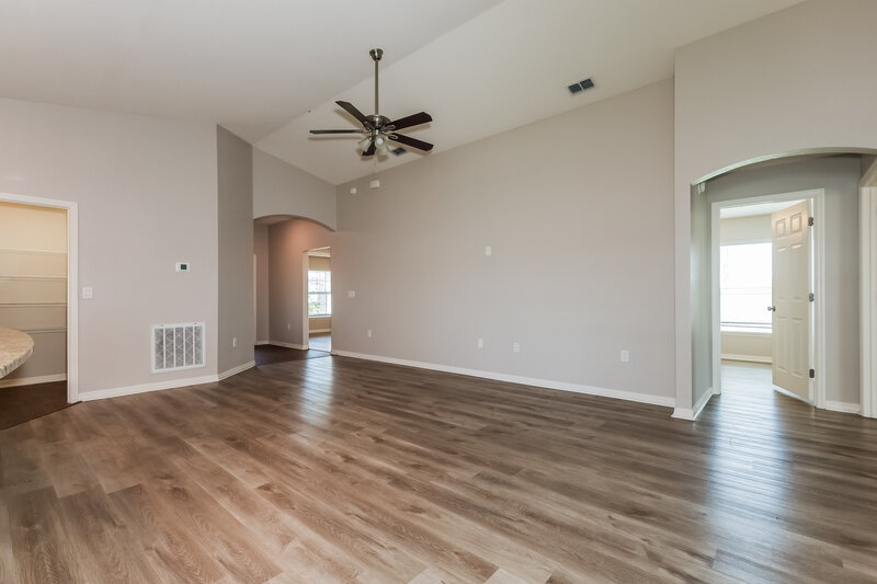 2,185/Mo, 6784 Hanworth Ln Zephyrhills, FL 33541 Living Room View