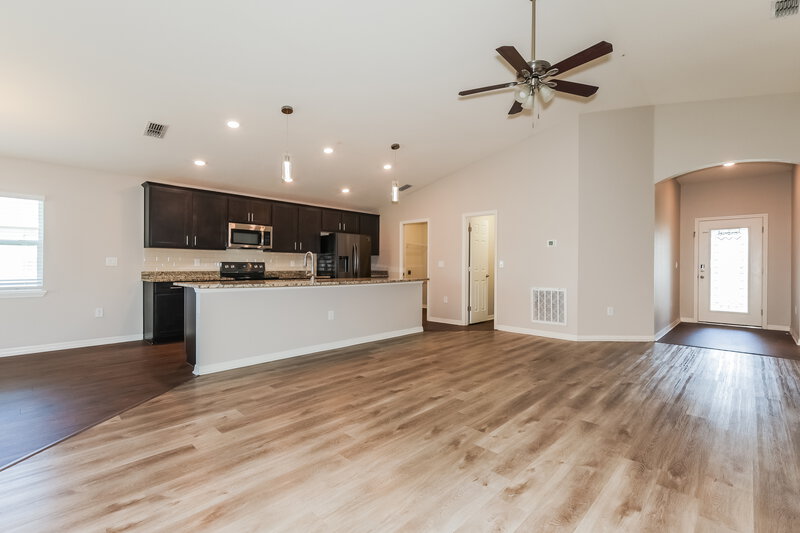 2,185/Mo, 6784 Hanworth Ln Zephyrhills, FL 33541 Living Room View 2