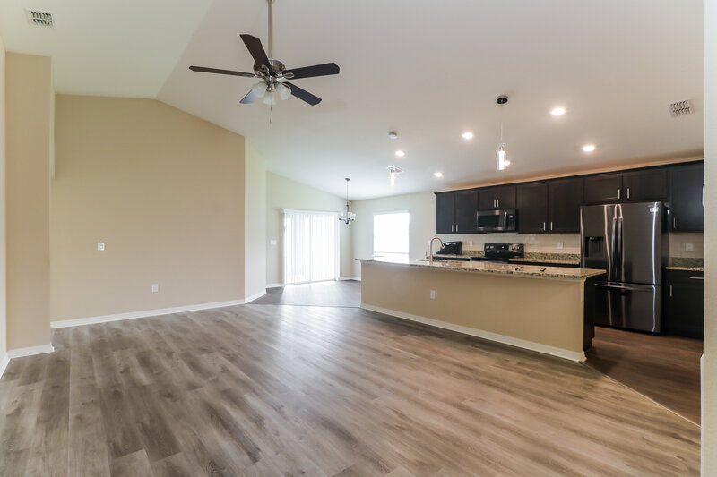 2,485/Mo, 6784 Hanworth Ln Zephyrhills, FL 33541 Living Room View 2