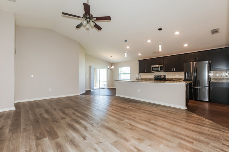 2,185/Mo, 6784 Hanworth Ln Zephyrhills, FL 33541 Living Room View 3