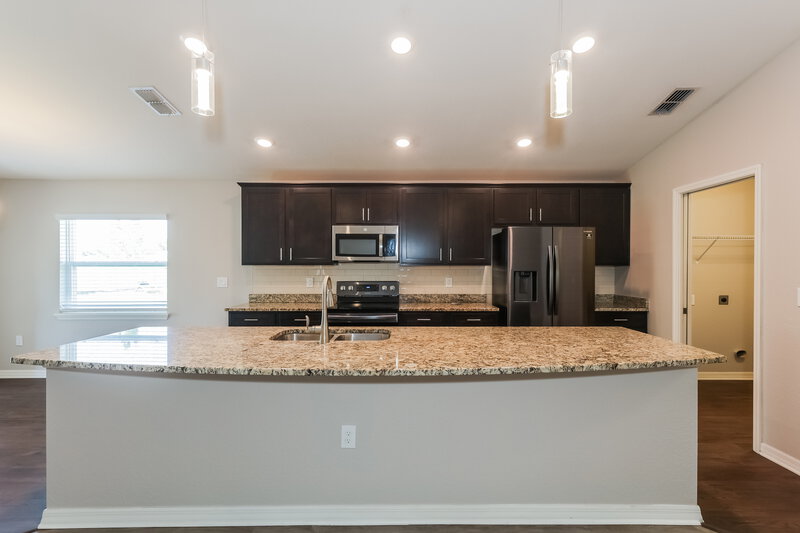 2,185/Mo, 6784 Hanworth Ln Zephyrhills, FL 33541 Kitchen View
