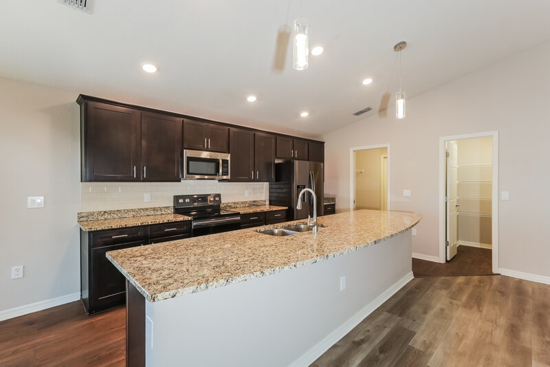 2,185/Mo, 6784 Hanworth Ln Zephyrhills, FL 33541 Kitchen View 2
