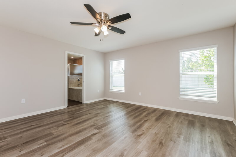 2,185/Mo, 6784 Hanworth Ln Zephyrhills, FL 33541 Main Bedroom View