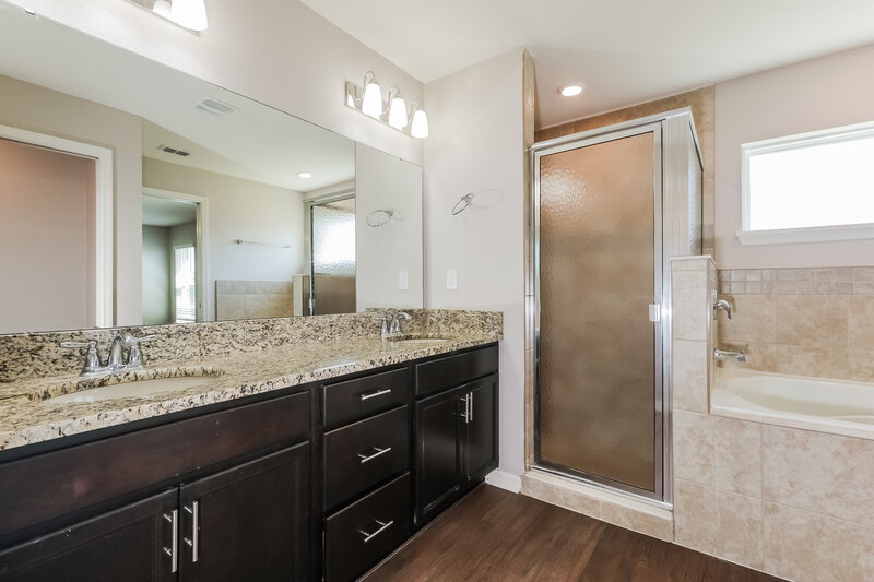 2,185/Mo, 6784 Hanworth Ln Zephyrhills, FL 33541 Main Bathroom View