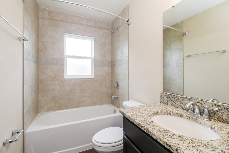 2,485/Mo, 6784 Hanworth Ln Zephyrhills, FL 33541 Bathroom View