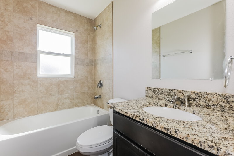 2,185/Mo, 6784 Hanworth Ln Zephyrhills, FL 33541 Bathroom View