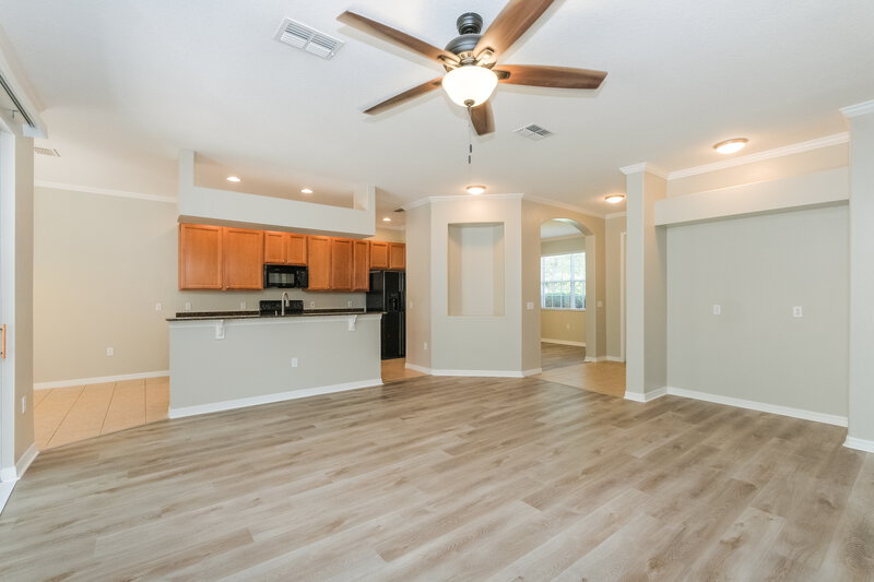 2,055/Mo, 4132 Braemere Dr Spring Hill, FL 34609 Living Room View 2