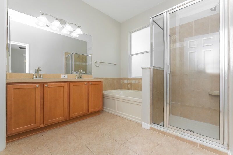 2,055/Mo, 4132 Braemere Dr Spring Hill, FL 34609 Main Bathroom View