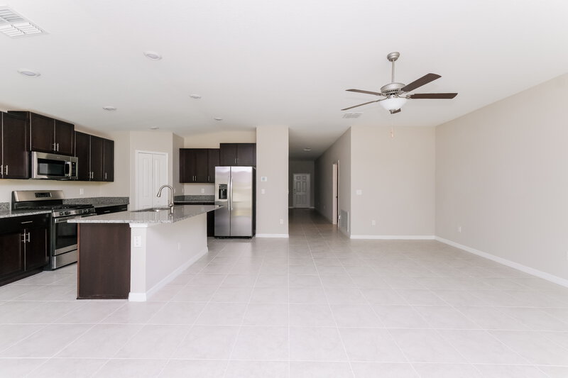 2,255/Mo, 5418 Amaryllis Garden St Apollo Beach, FL 33572 Living Room View 2