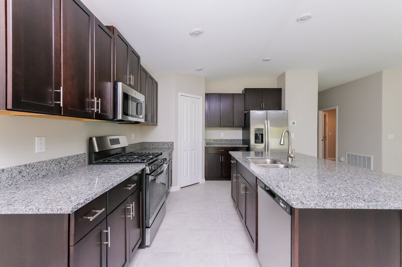 2,255/Mo, 5418 Amaryllis Garden St Apollo Beach, FL 33572 Kitchen View