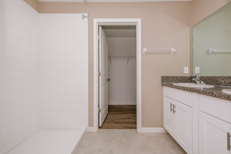 3,640/Mo, 6946 King Creek Dr Sun City Center, FL 33573 Main Bathroom View