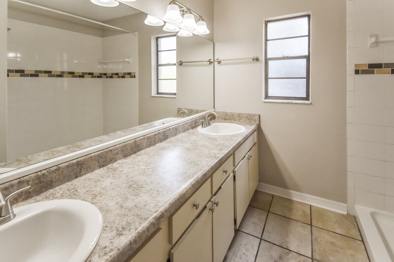 2,185/Mo, 704 Orchis Way Brandon, FL 33510 Bathroom View
