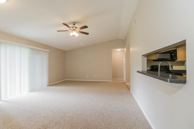 2,425/Mo, 15934 Mystic Way Tampa, FL 33624 Living Room View