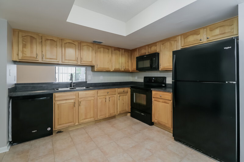 2,425/Mo, 15934 Mystic Way Tampa, FL 33624 Kitchen View
