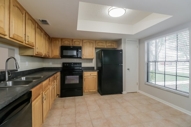 2,425/Mo, 15934 Mystic Way Tampa, FL 33624 Kitchen View 2