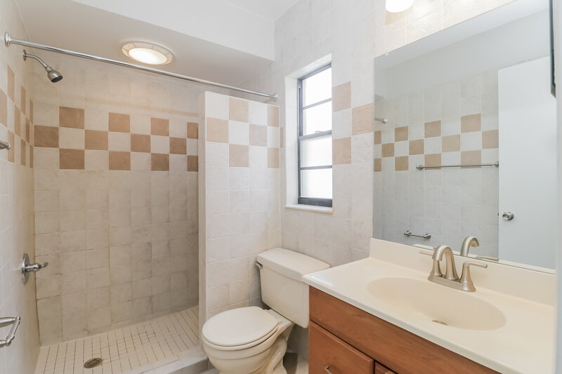 2,425/Mo, 15934 Mystic Way Tampa, FL 33624 Main Bathroom View